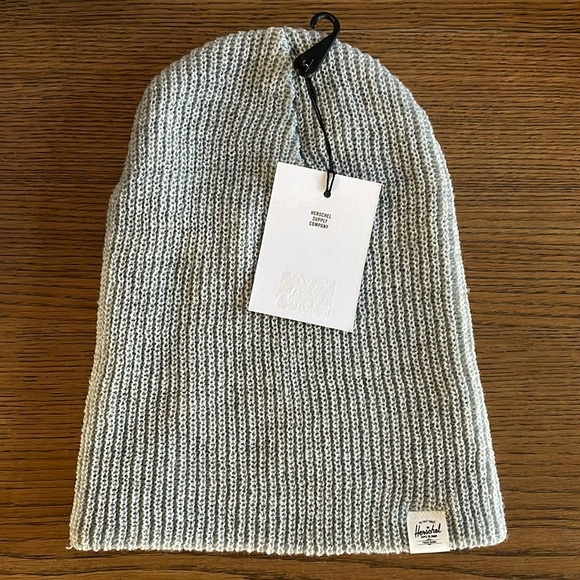 NWT Herschel Supply Co. Quartz Light Heather Grey Beanie - Picture 3 of 5
